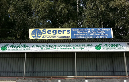 publiciteit boven staantribune